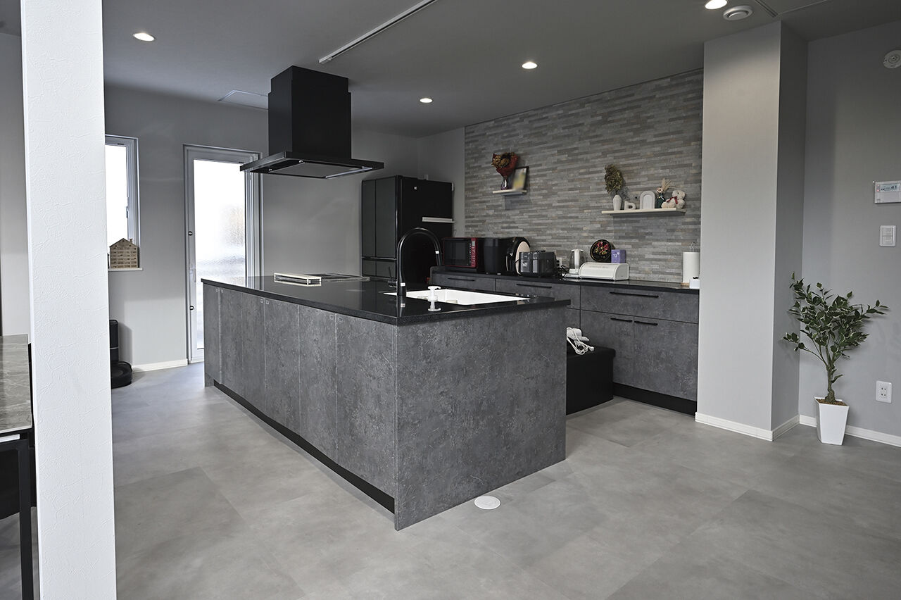 プエルダホーム 【中2階/ペットスペース/3LDK間取図】真冬でもTシャツで過ごせる吹抜けリビングや“秘密基地”がお気に入りの建築実例画像6