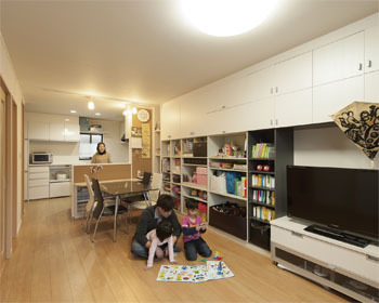 秀建（シュウケン） 【京都府/1500万円台/狭小/３階建て】京都府で1500万円台で叶える16坪の狭小地に建つ３階建ての２世帯住宅 の建築実例画像1