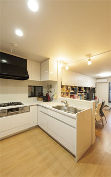 秀建（シュウケン） 【京都府/1500万円台/狭小/３階建て】京都府で1500万円台で叶える16坪の狭小地に建つ３階建ての２世帯住宅 の建築実例画像3