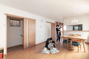 秀建（シュウケン） 【京都府/1000万円台/狭小/3階建て/敷地約26坪】京都府の狭小地に建つロフトを備えた3階建て二世帯住宅の建築実例画像2