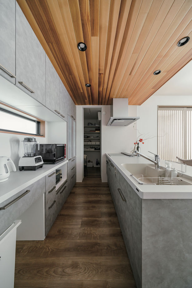 秀建（シュウケン） 【京都府】タイルを上手に使ってエレガントに。温熱環境も大満足な事務所併用住宅（間取り図有）の建築実例画像3