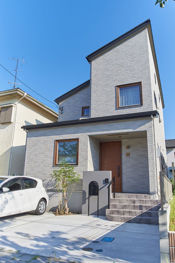 ジューテックホーム 【逗子市/2000万円台/30坪台/高気密高断熱】木製サッシの温かみ。伸びやかな吹き抜けで家族が繋がる家の建築実例画像2