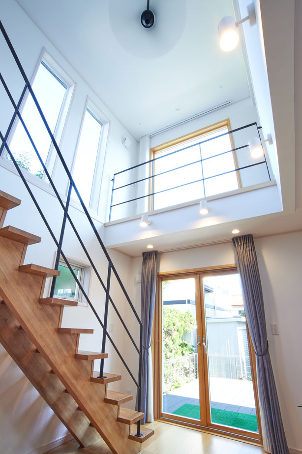 ジューテックホーム 【逗子市/2000万円台/30坪台/高気密高断熱】木製サッシの温かみ。伸びやかな吹き抜けで家族が繋がる家の建築実例画像7