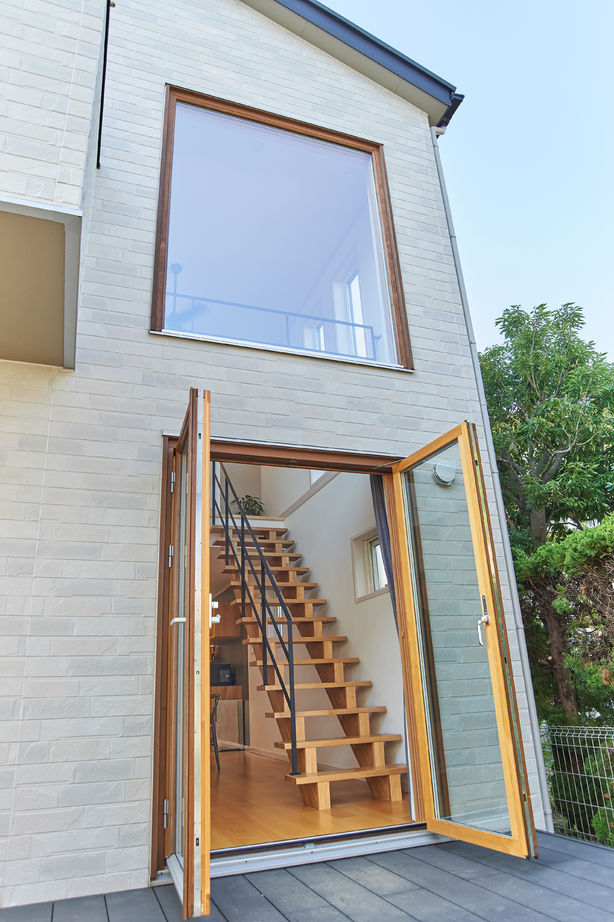 ジューテックホーム 【逗子市/2000万円台/30坪台/高気密高断熱】木製サッシの温かみ。伸びやかな吹き抜けで家族が繋がる家の建築実例画像8