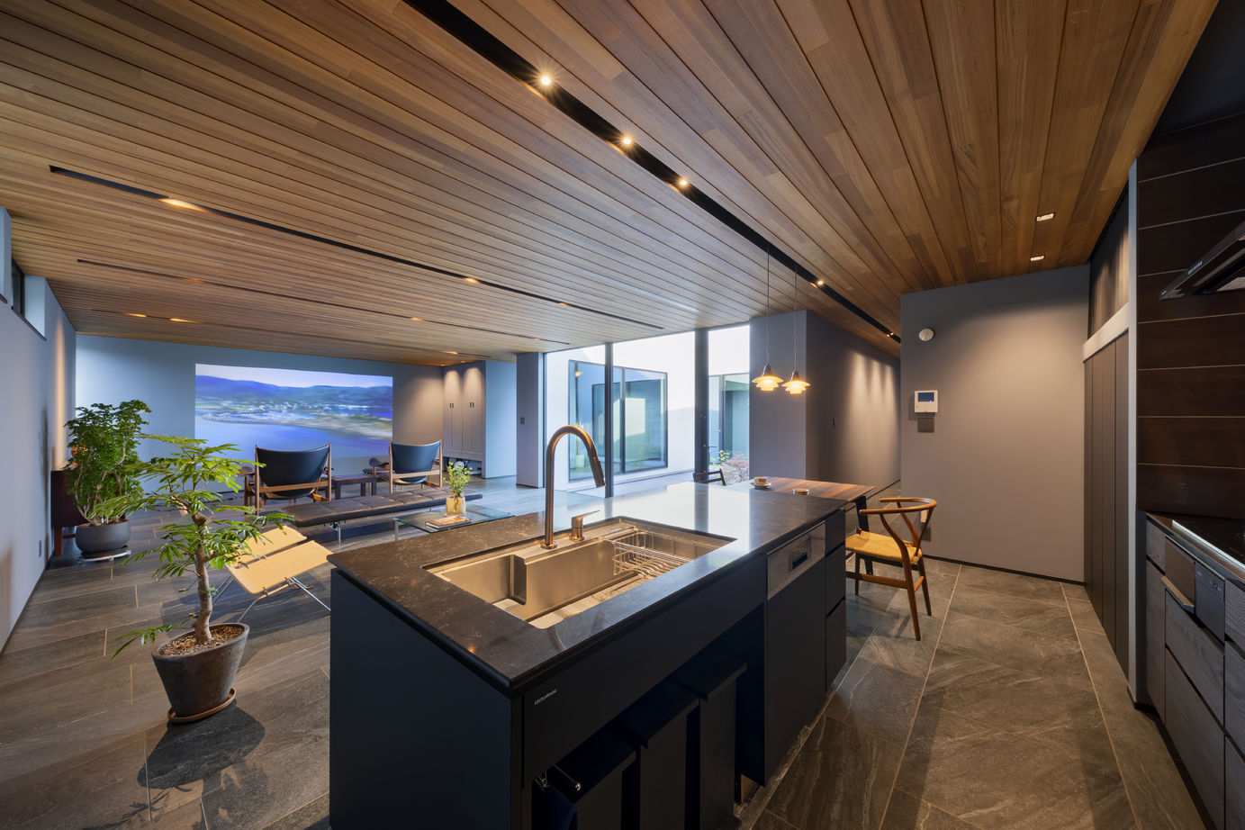 ジューテックホーム 【神奈川県/平屋/間取り図】北欧家具からイメージした中庭のある家。木やタイルの素材にくつろぐ大人の空間の建築実例画像6