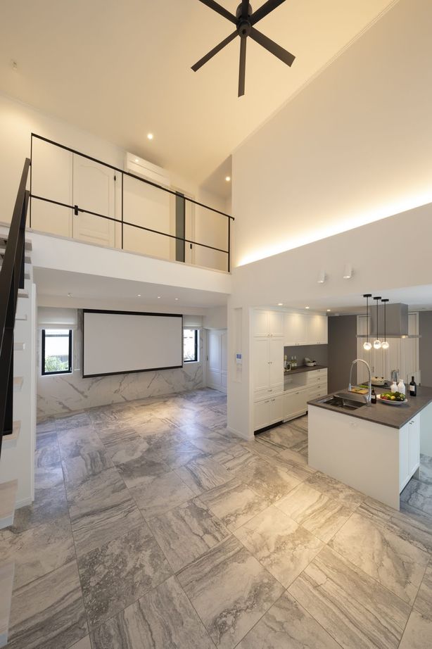 ジューテックホーム 【鎌倉市/3000万円台/40坪台/間取り図】吹抜にのびやかな光を感じるグレイッシュなエレガントスタイルの建築実例画像2