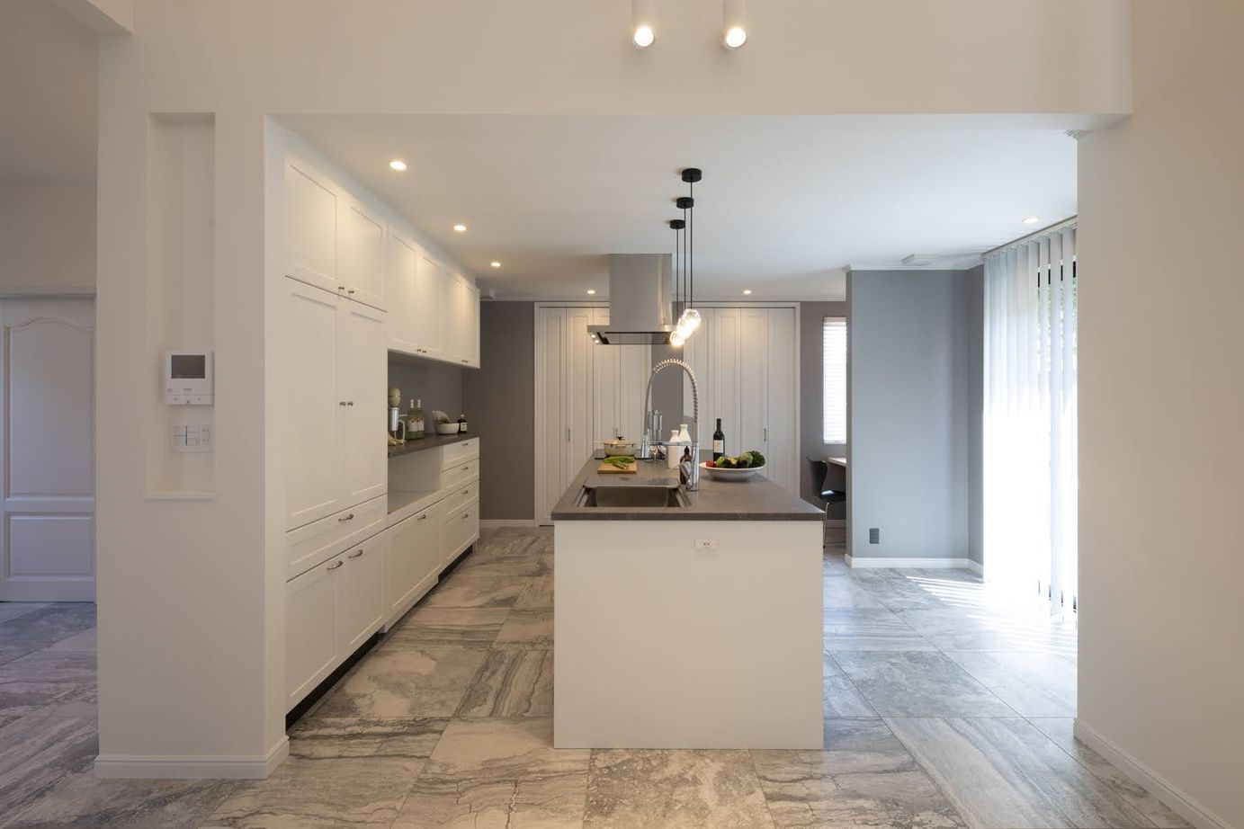 ジューテックホーム 【鎌倉市/3000万円台/40坪台/間取り図】吹抜にのびやかな光を感じるグレイッシュなエレガントスタイルの建築実例画像5