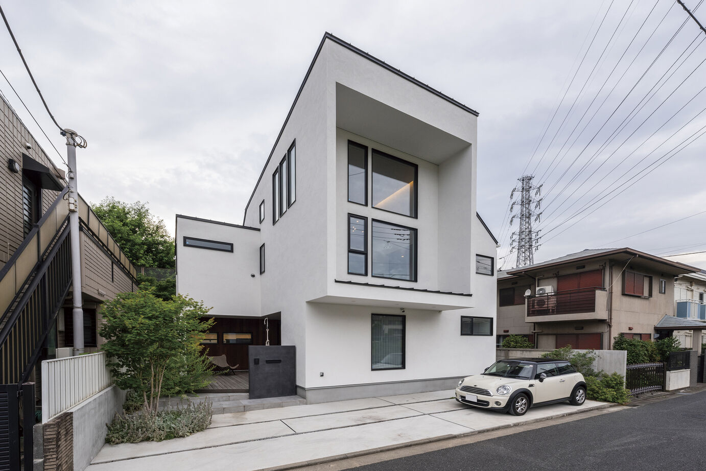 ジューテックホーム 【4000万円台/モダンデザイン/自然素材/間取り図】大きな窓のある吹抜で、美術館のような“光の美しい家”の建築実例画像2