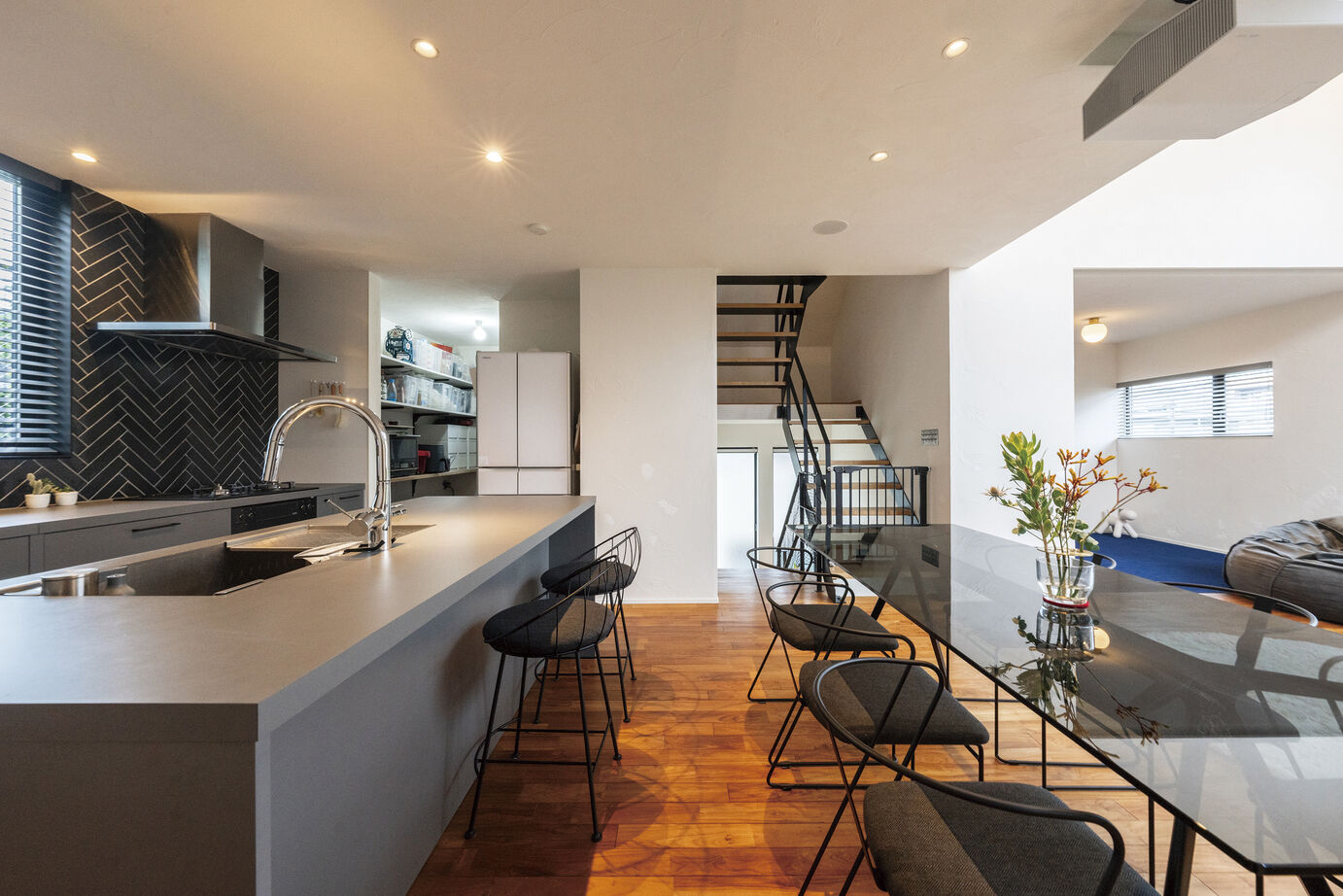 ジューテックホーム 【4000万円台/モダンデザイン/自然素材/間取り図】大きな窓のある吹抜で、美術館のような“光の美しい家”の建築実例画像4