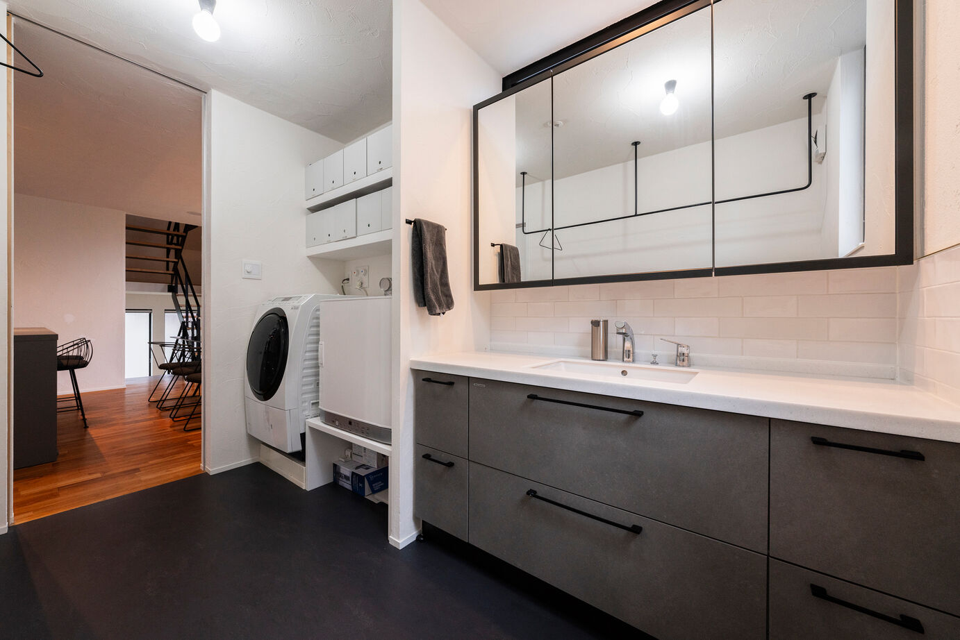 ジューテックホーム 【4000万円台/モダンデザイン/自然素材/間取り図】大きな窓のある吹抜で、美術館のような“光の美しい家”の建築実例画像7