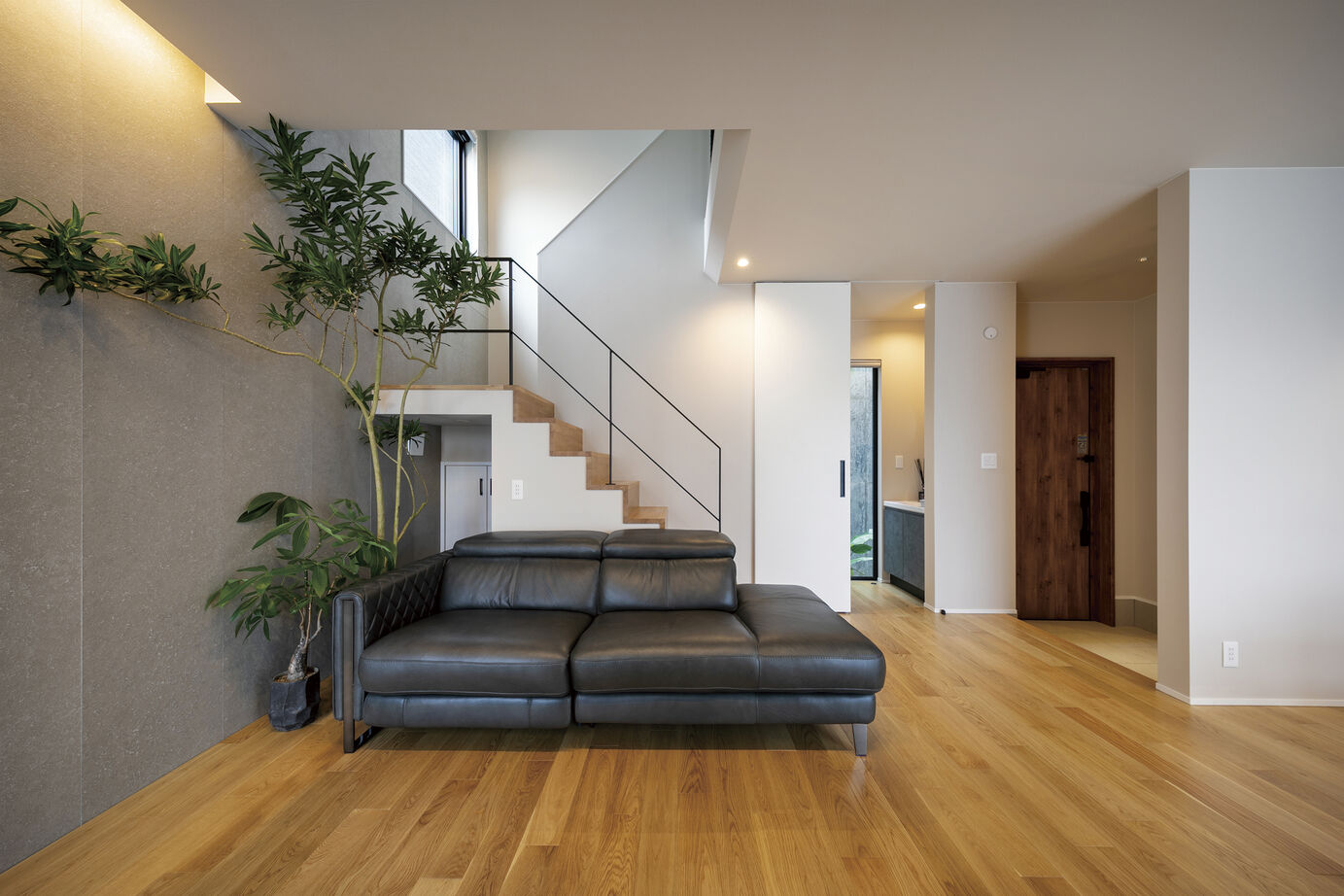 ジューテックホーム 【3000万円台/吹抜/家事動線】開放的なLDKを足元から暖める“手放せない”蓄熱式温水床暖房のある住まいの建築実例画像4