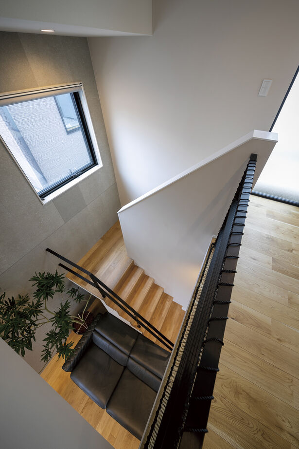 ジューテックホーム 【3000万円台/吹抜/家事動線】開放的なLDKを足元から暖める“手放せない”蓄熱式温水床暖房のある住まいの建築実例画像6