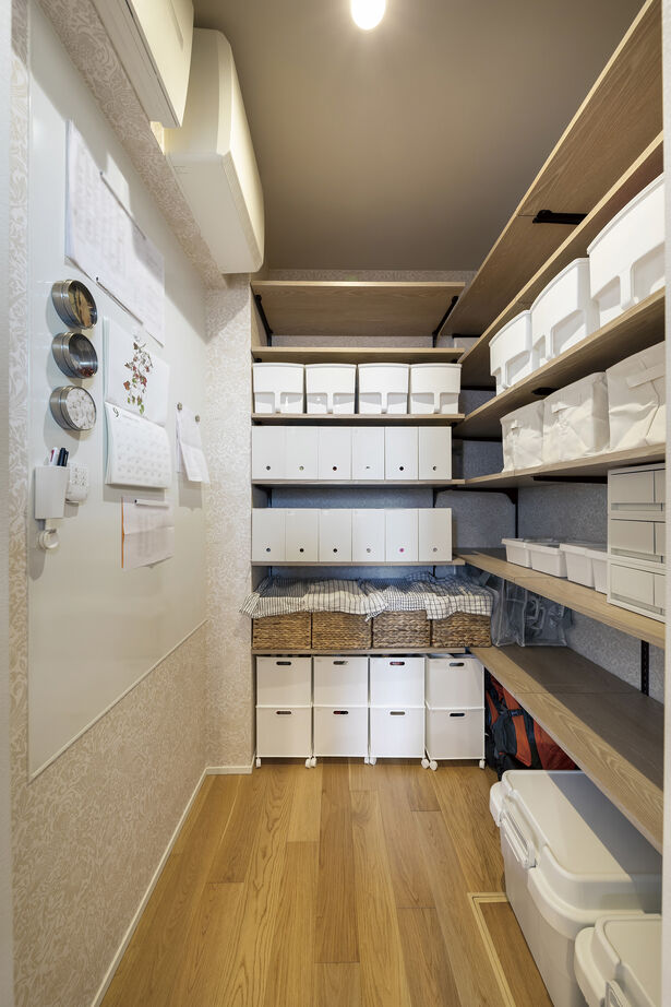 ジューテックホーム 【3000万円台/吹抜/家事動線】開放的なLDKを足元から暖める“手放せない”蓄熱式温水床暖房のある住まいの建築実例画像8