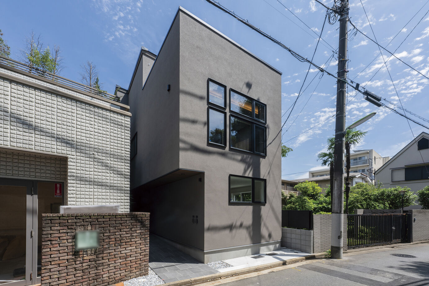 ジューテックホーム 【吹抜/家事動線/収納充実/賃貸併用】敷地を最大限に活かした3階建ての住まいは、緑と光のあふれる心地よさの建築実例画像3