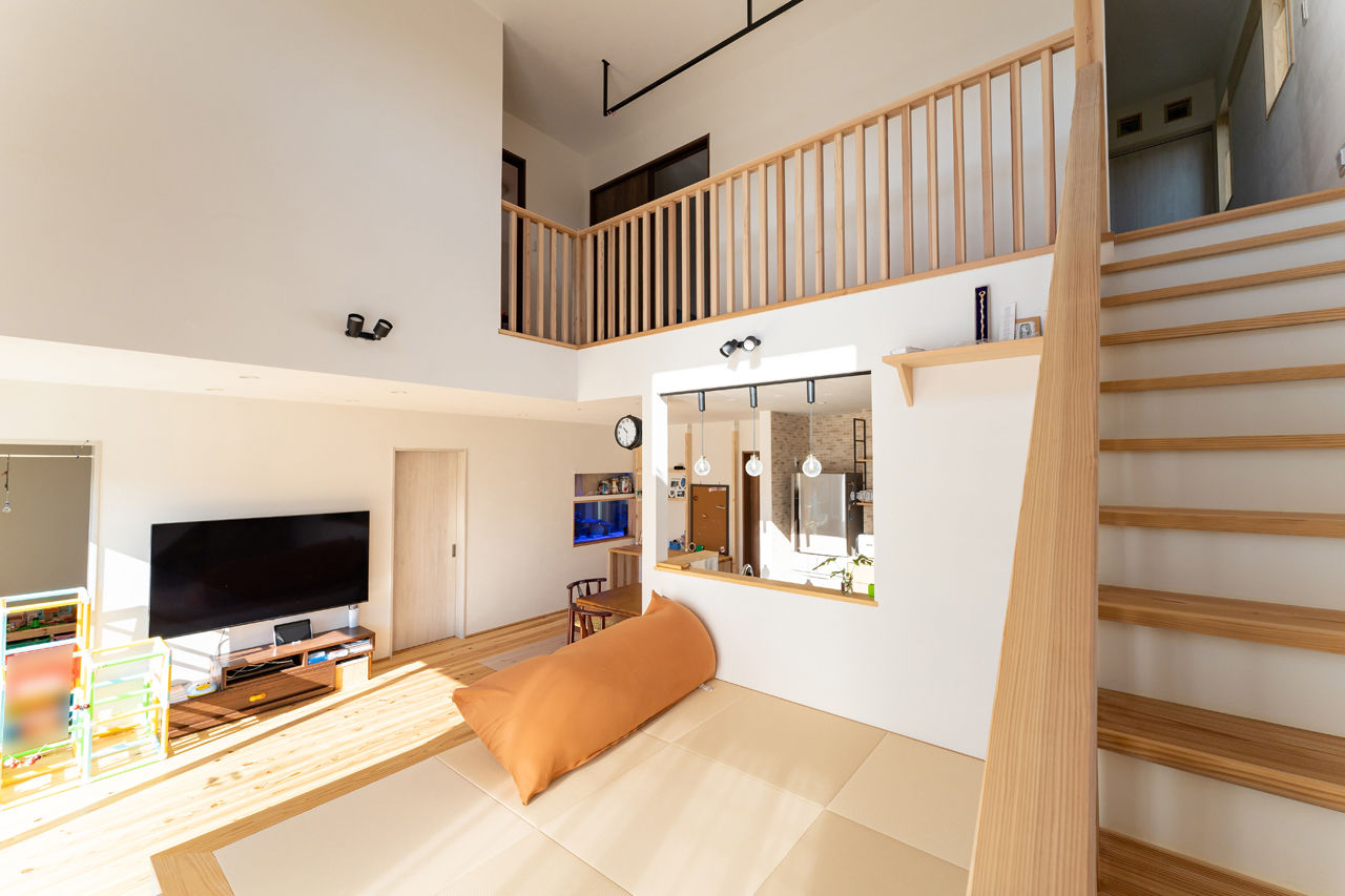 建築工房 和 -nagomi- 【奈良県/2000万円台】LDKから海水魚を観賞できる憧れの住まい。木をふんだんに使った空間で気持ちよくの建築実例画像1