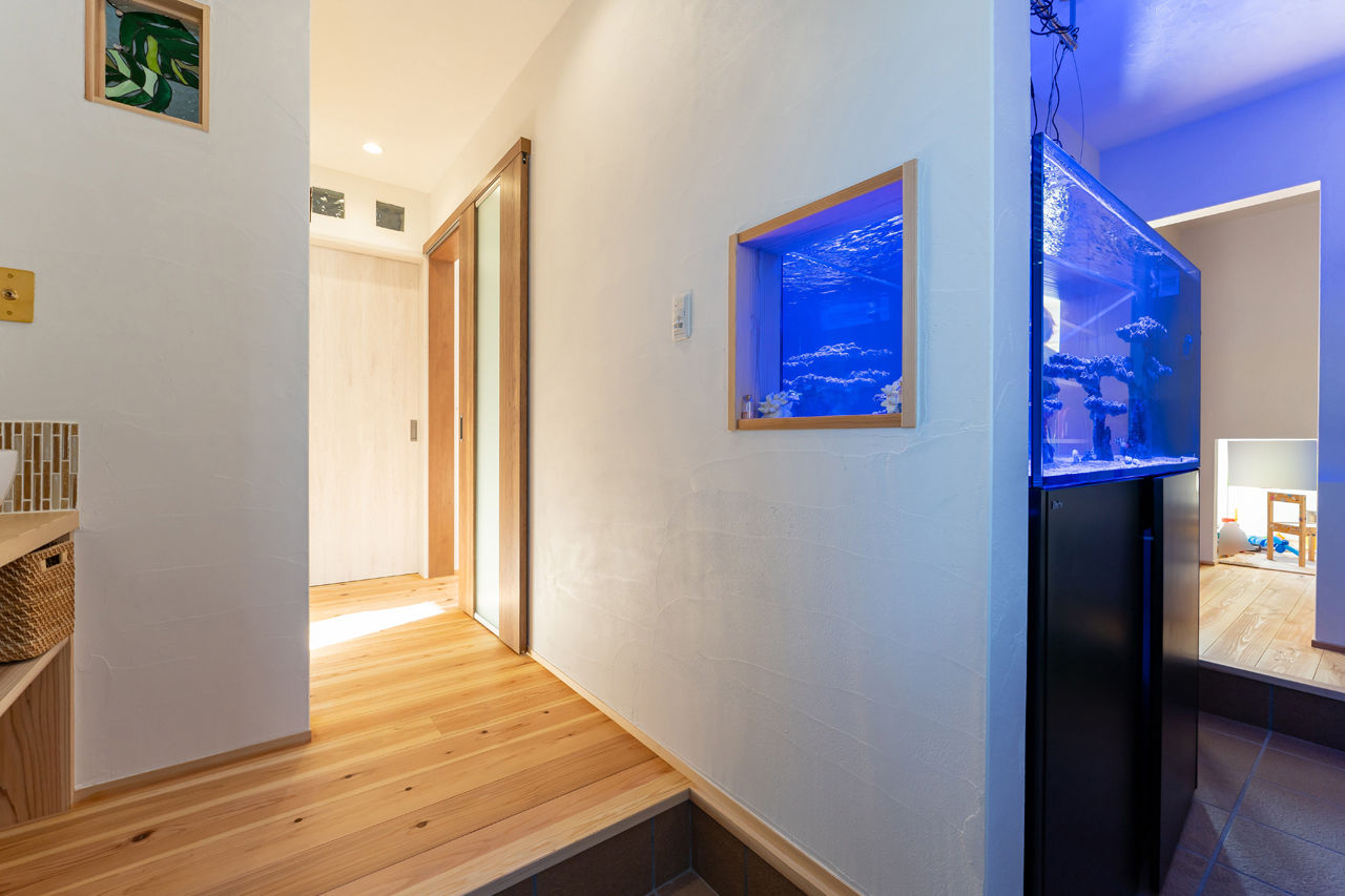 建築工房 和 -nagomi- 【奈良県/2000万円台】LDKから海水魚を観賞できる憧れの住まい。木をふんだんに使った空間で気持ちよくの建築実例画像5