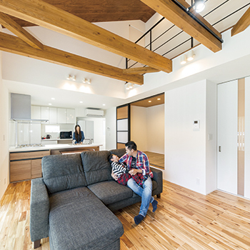 エクセレントホーム 【平屋に見える2階建て/間取図】一目惚れしたオシャレな外観を実現!住みやすく、開放的な吹抜けのある実例の建築実例画像4