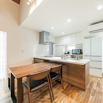 エクセレントホーム 【平屋に見える2階建て/間取図】一目惚れしたオシャレな外観を実現!住みやすく、開放的な吹抜けのある実例の建築実例画像5