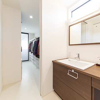 エクセレントホーム 【平屋に見える2階建て/間取図】一目惚れしたオシャレな外観を実現!住みやすく、開放的な吹抜けのある実例の建築実例画像6