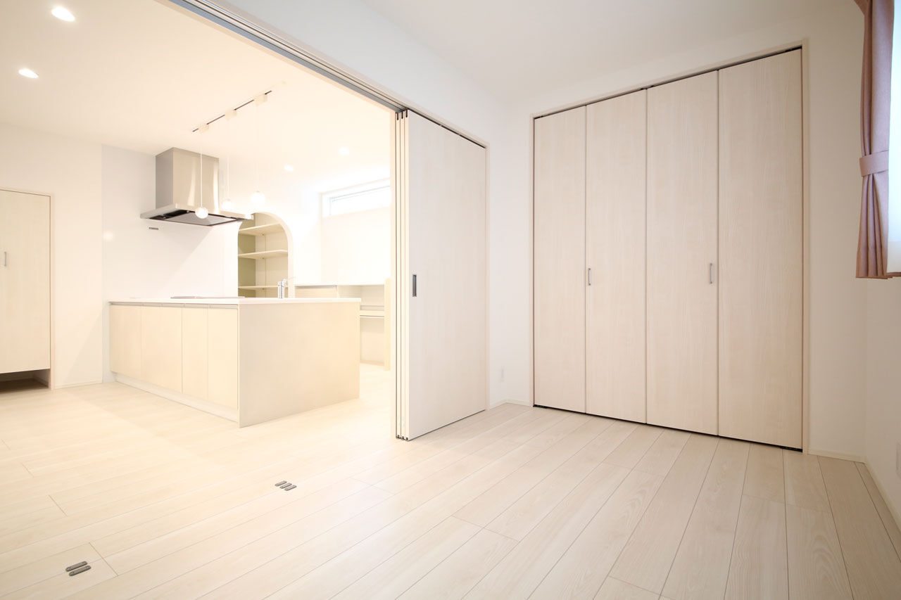 ももくりの家 【1390万円】壁一面に配したエコカラットや光の演出で、心和む居心地のいい住まいにの建築実例画像4