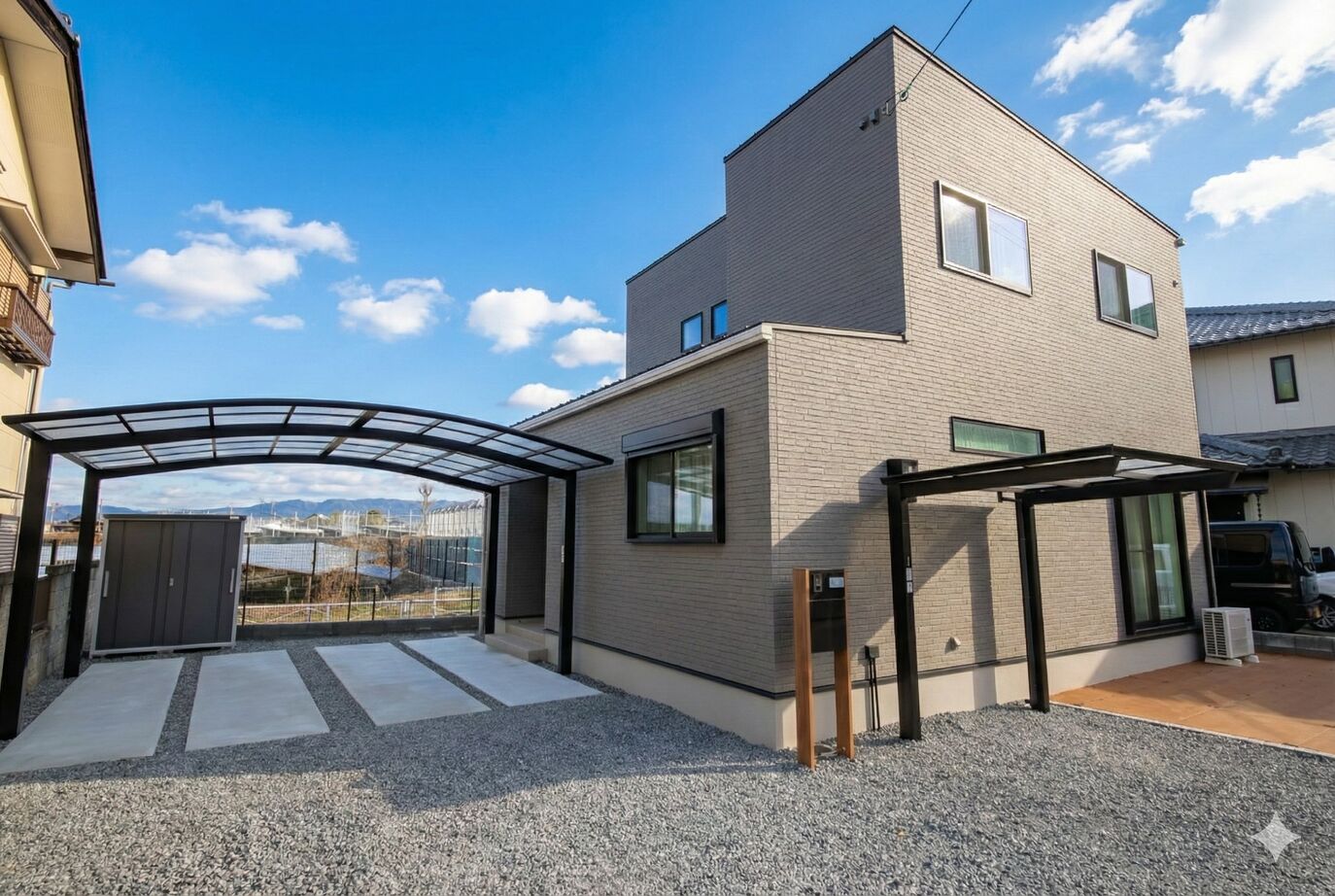 ももくりの家 車2台駐車可能なガレージ直結の快適動線、広々LDKで家族が集う家の建築実例画像