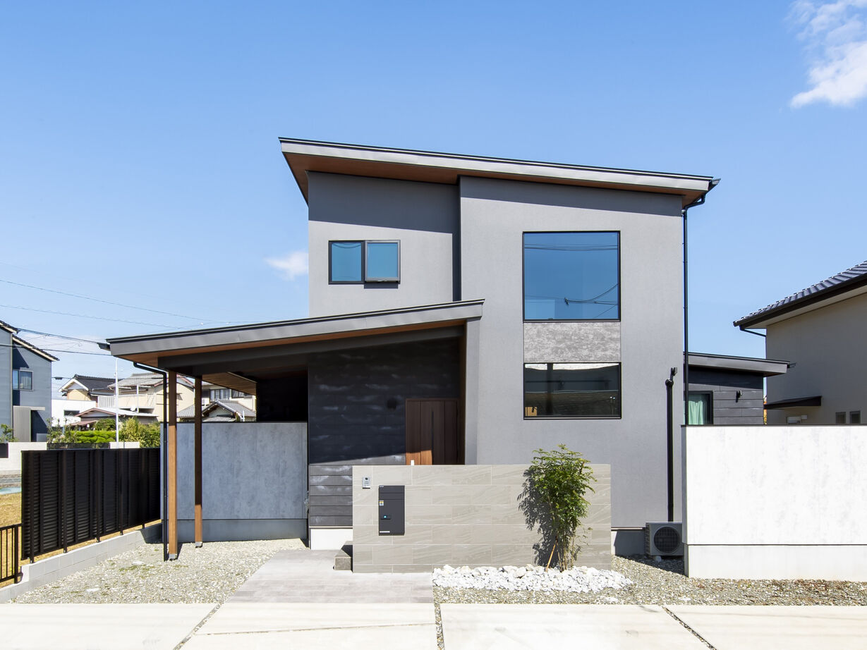 トーリンホーム 【30坪台/吹抜け/オープン階段/ホームジム/プライベートテラス】視線は遮って、光は取り入れた住まいの建築実例画像1