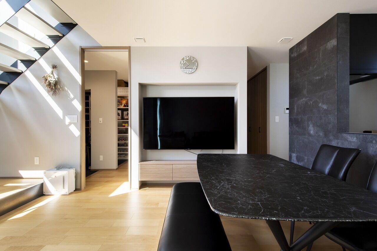 トーリンホーム 【30坪台/吹抜け/オープン階段/ホームジム/プライベートテラス】視線は遮って、光は取り入れた住まいの建築実例画像4