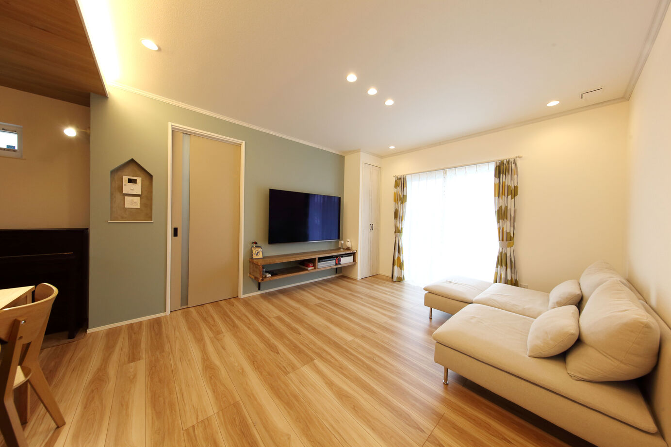 トーリンホーム 【20坪台/平屋/セパレートキッチン/ランドリールーム/折り下げ天井】ミニマルで家事楽な可愛い平屋のお家の建築実例画像4