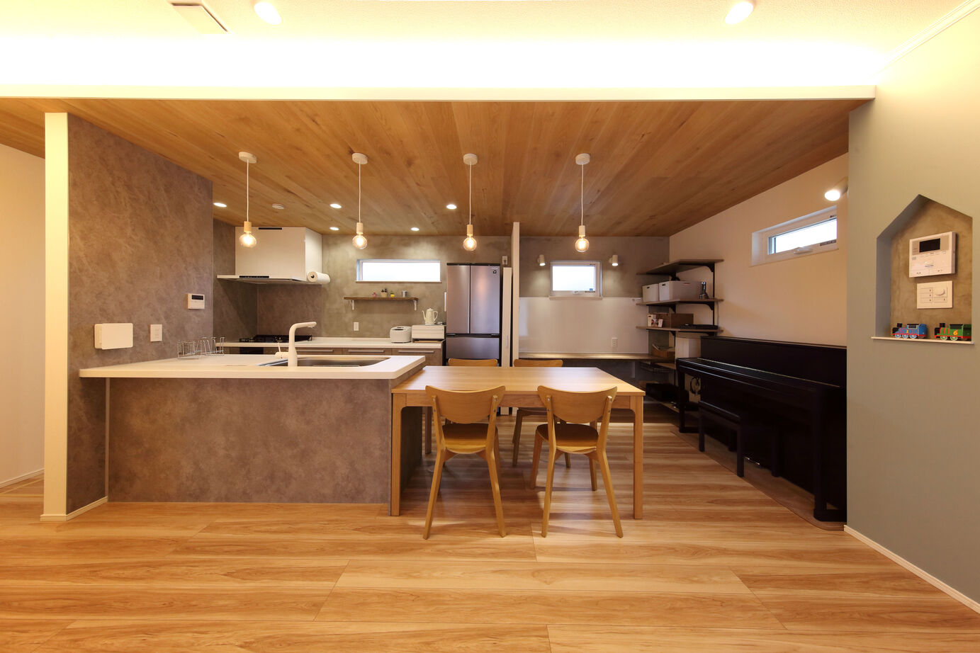 トーリンホーム 【20坪台/平屋/セパレートキッチン/ランドリールーム/折り下げ天井】ミニマルで家事楽な可愛い平屋のお家の建築実例画像6