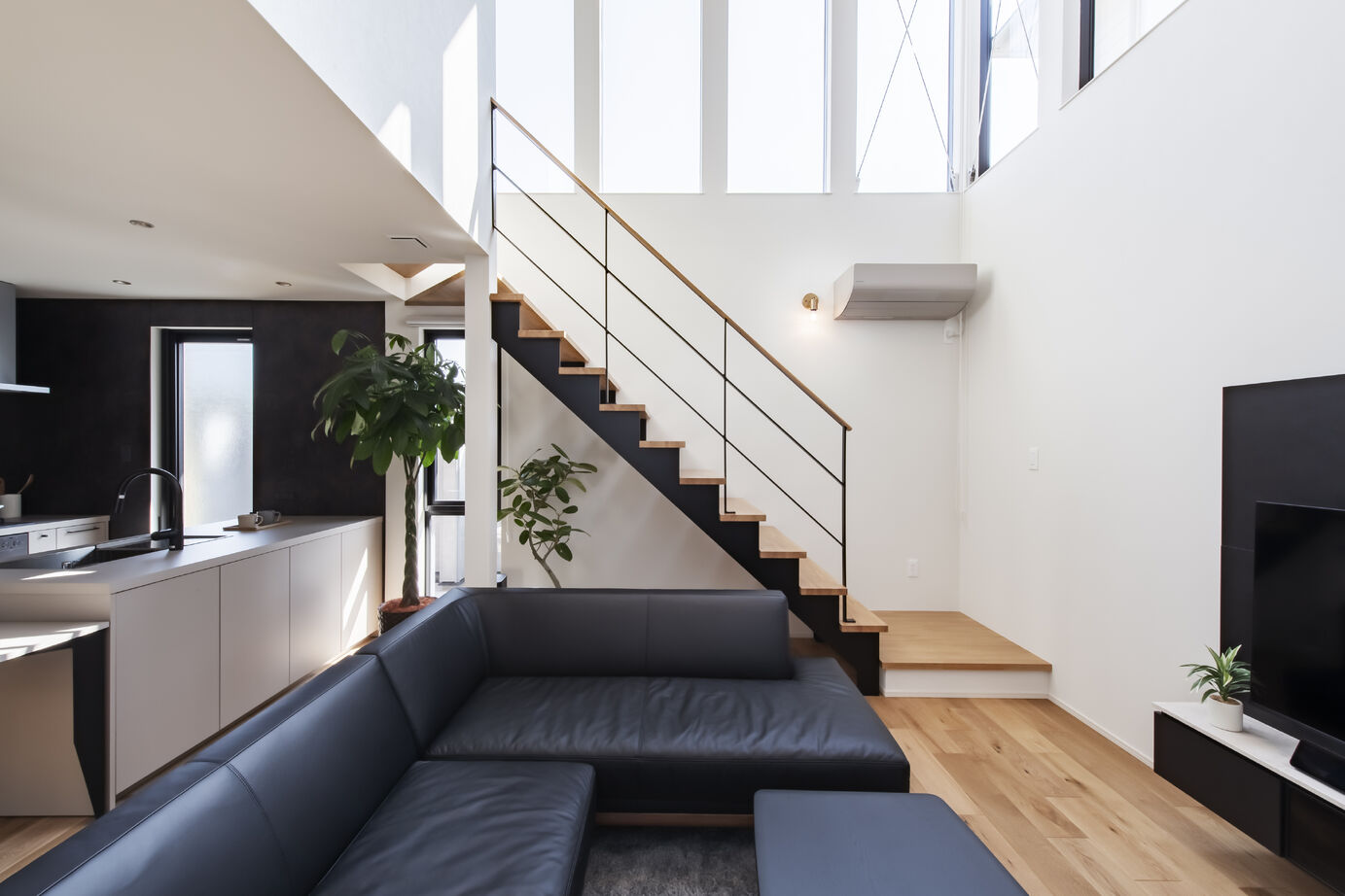 トーリンホーム 【33坪/吹抜/オープン階段/回遊動線/プライベートテラス】プライベートと開放感のいいとこどりした家の建築実例画像4