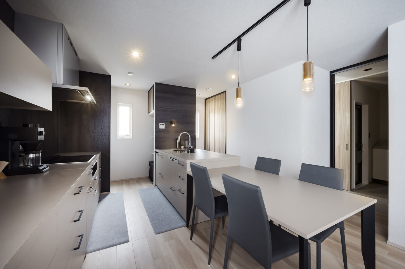 トーリンホーム 【32坪/高天井/リビング階段/ドレッシングルーム/書斎】“好き”を暮らしに仕立てた、こだわりの住まいの建築実例画像3