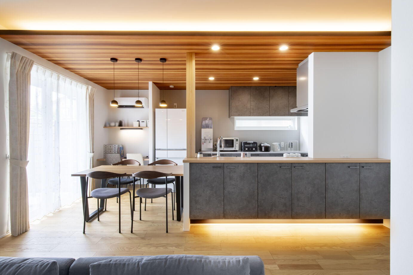 トーリンホーム 【36坪/折下天井/畳スペース/ピアノスペース/間接照明/4LDK】木目天井が映える上質な家の建築実例画像4