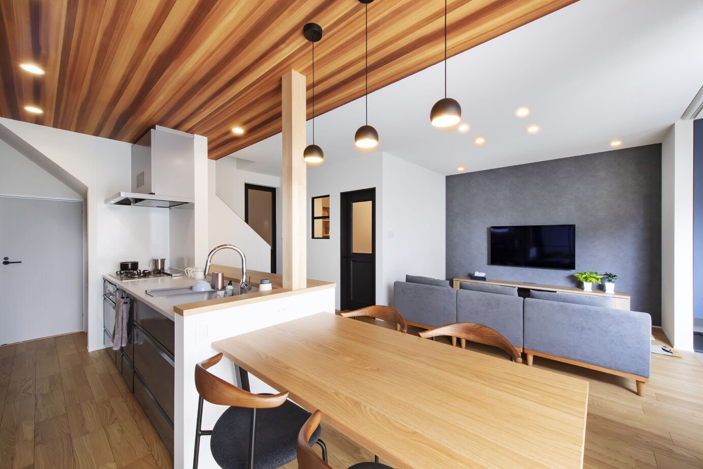 トーリンホーム 【36坪/折下天井/畳スペース/ピアノスペース/間接照明/4LDK】木目天井が映える上質な家の建築実例画像5