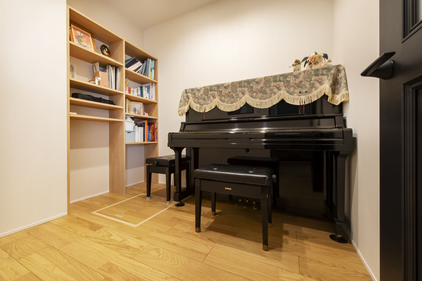 トーリンホーム 【36坪/折下天井/畳スペース/ピアノスペース/間接照明/4LDK】木目天井が映える上質な家の建築実例画像6