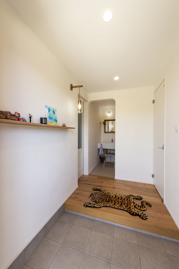 トーリンホーム 【32坪/梁見せ/吹抜/オープン階段/3LDK】白と木がやさしく調和する家の建築実例画像2