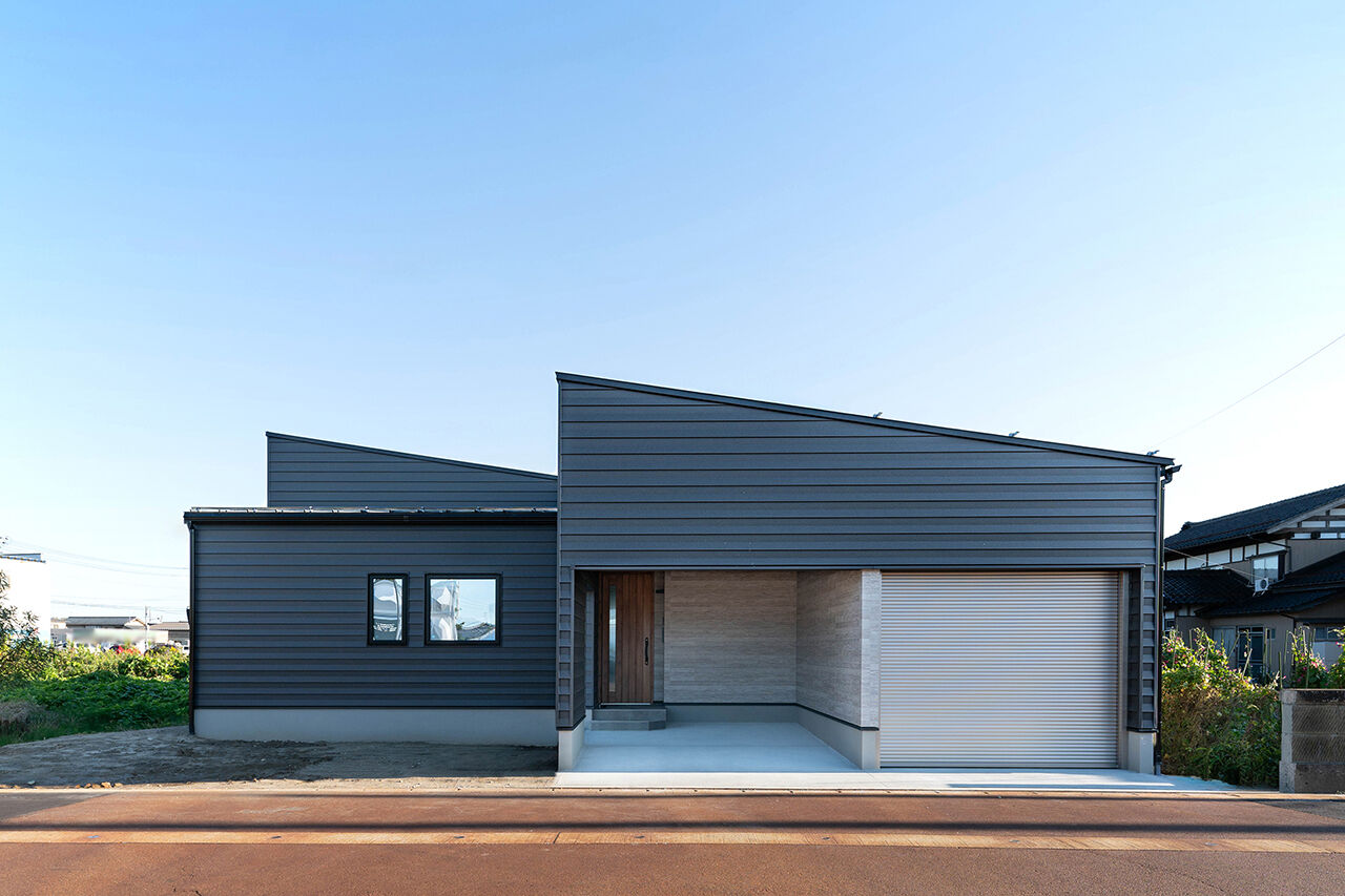 DETAIL HOME（ディテールホーム） 趣味を楽しむインナーガレージの平屋の建築実例画像1