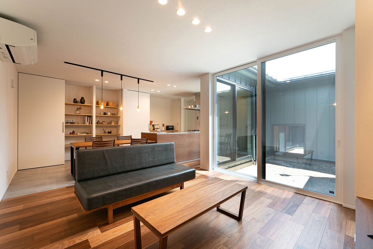 DETAIL HOME（ディテールホーム） 外に閉じて内に開く、中庭のある平屋の住まいの建築実例画像2