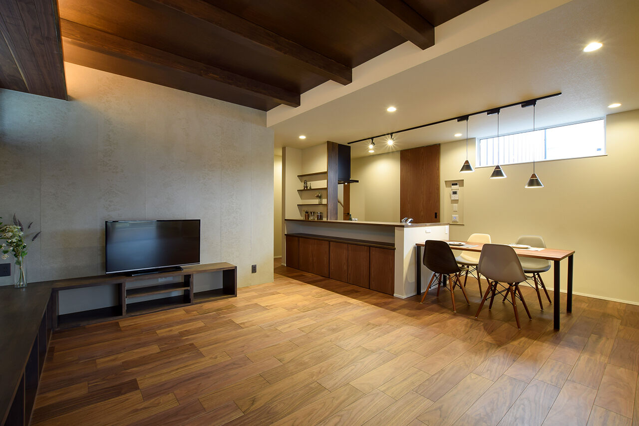 DETAIL HOME（ディテールホーム） 縁側のようなウッドデッキ、庭とつなぐ広縁のある住まいの建築実例画像4