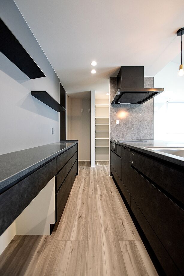 DETAIL HOME（ディテールホーム） 【家事ラク】勾配天井の大空間LDKと庭を繋ぐくつろぎの家の建築実例画像6