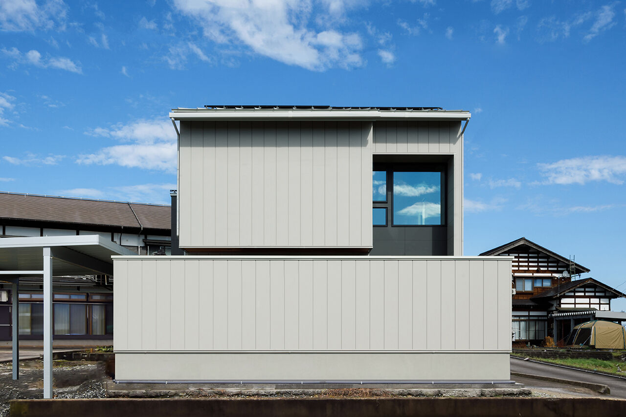 DETAIL HOME（ディテールホーム） 【雪国ZEH住宅】カーテンレスの暮らしとテントサウナを堪能できる家の建築実例画像1