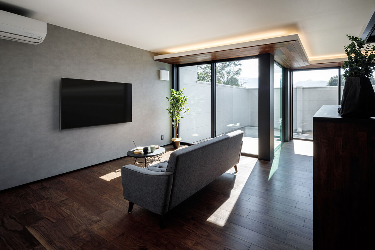 DETAIL HOME（ディテールホーム） 【雪国ZEH住宅】カーテンレスの暮らしとテントサウナを堪能できる家の建築実例画像2