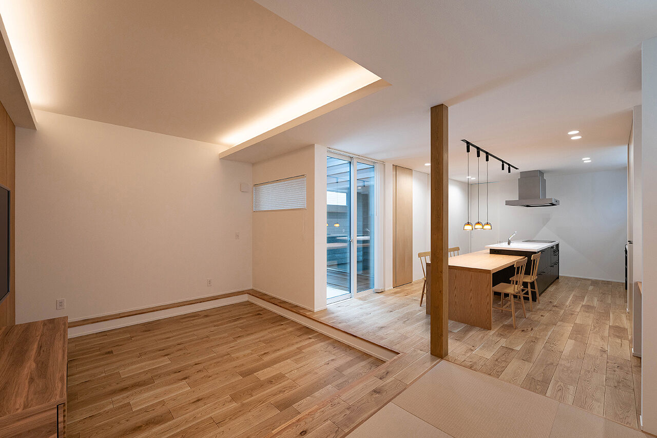 DETAIL HOME（ディテールホーム） 心地よい光が入るタイルテラスを囲む、ダウンフロアリビングの家の建築実例画像2