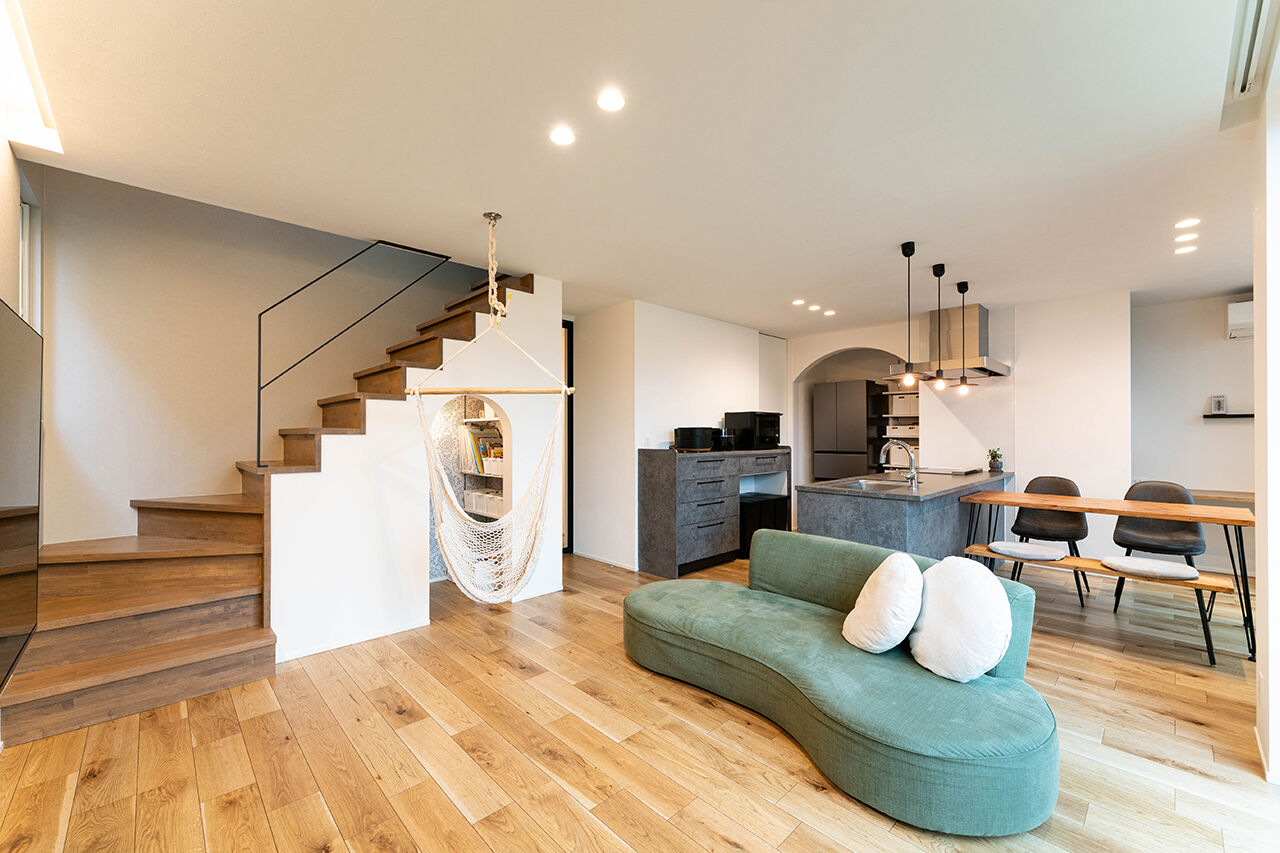 DETAIL HOME（ディテールホーム） 窓をなくした正面デザインと開放的な住空間のスクエアハウスの建築実例画像3