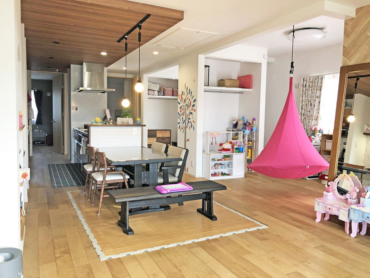 ユニバーサルホーム（福岡マリナ通り店、福岡南店、宗像店、唐津店） 【2000万円台/30坪台/間取り図】考え抜かれた生活導線と広々LDKで家族がゆるやかに繋がる平屋の住まいの建築実例画像2