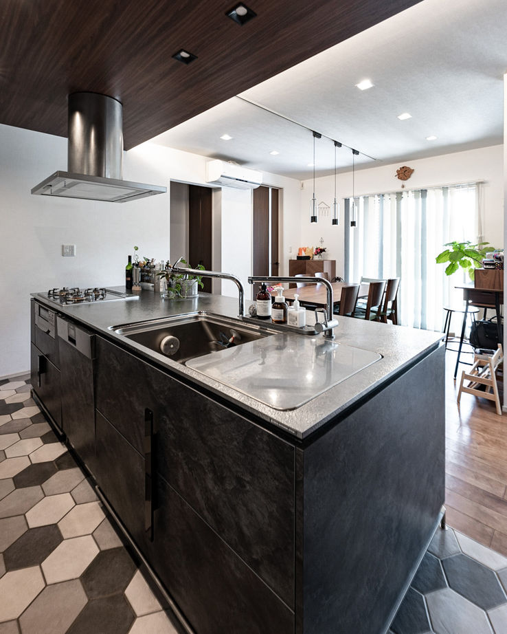 ユニバーサルホーム（福岡マリナ通り店、福岡南店、宗像店、唐津店） 【3,000万円台/40坪台/間取り図】我が家の主役は妻！キッチンを中心にした動線計画の住まいの建築実例画像5