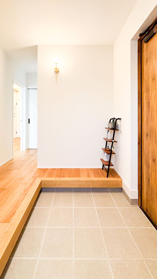 ユニバーサルホーム（福岡マリナ通り店、福岡南店、宗像店、唐津店） 【2000万円台/30坪台】本格シアタールームにワークスペース、家事動線が魅力的な4LDKの家の建築実例画像2