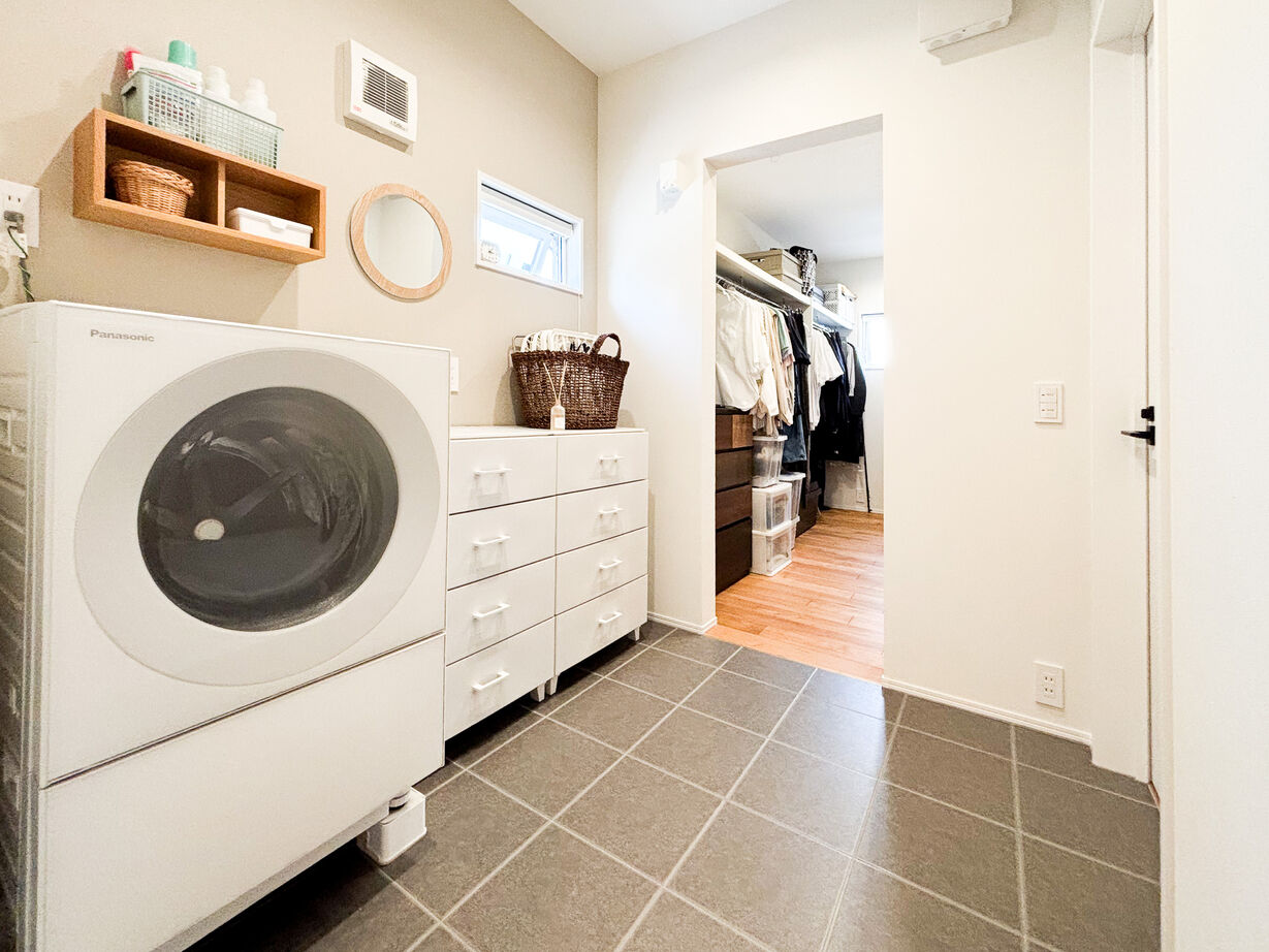 ユニバーサルホーム（福岡マリナ通り店、福岡南店、宗像店、唐津店） 【2000万円台/30坪台】本格シアタールームにワークスペース、家事動線が魅力的な4LDKの家の建築実例画像7