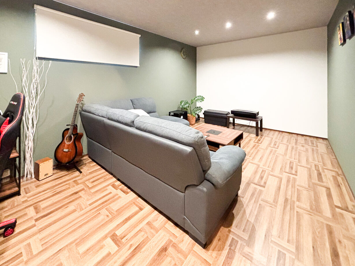 ユニバーサルホーム（福岡マリナ通り店、福岡南店、宗像店、唐津店） 【2000万円台/30坪台】本格シアタールームにワークスペース、家事動線が魅力的な4LDKの家の建築実例画像9