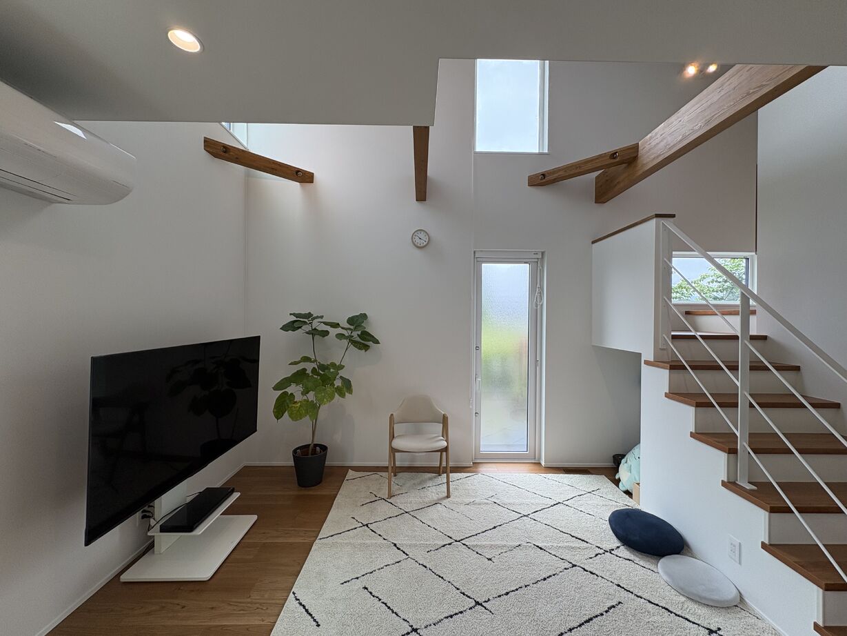 タカオ設計 自然と調和するモダンな住宅の建築実例画像3