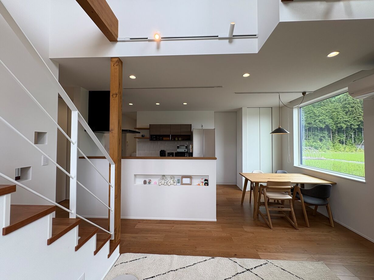 タカオ設計 自然と調和するモダンな住宅の建築実例画像4